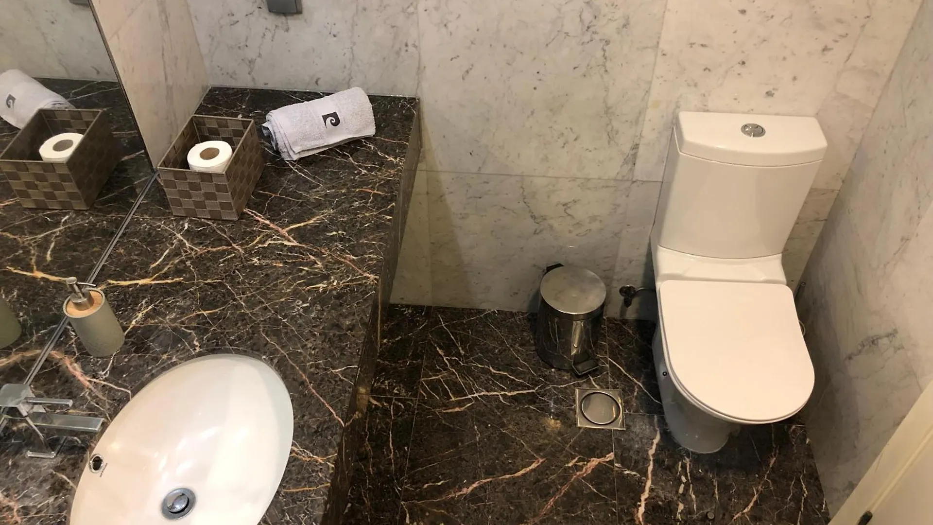 Forum Ocean View Apartment 푼샬
