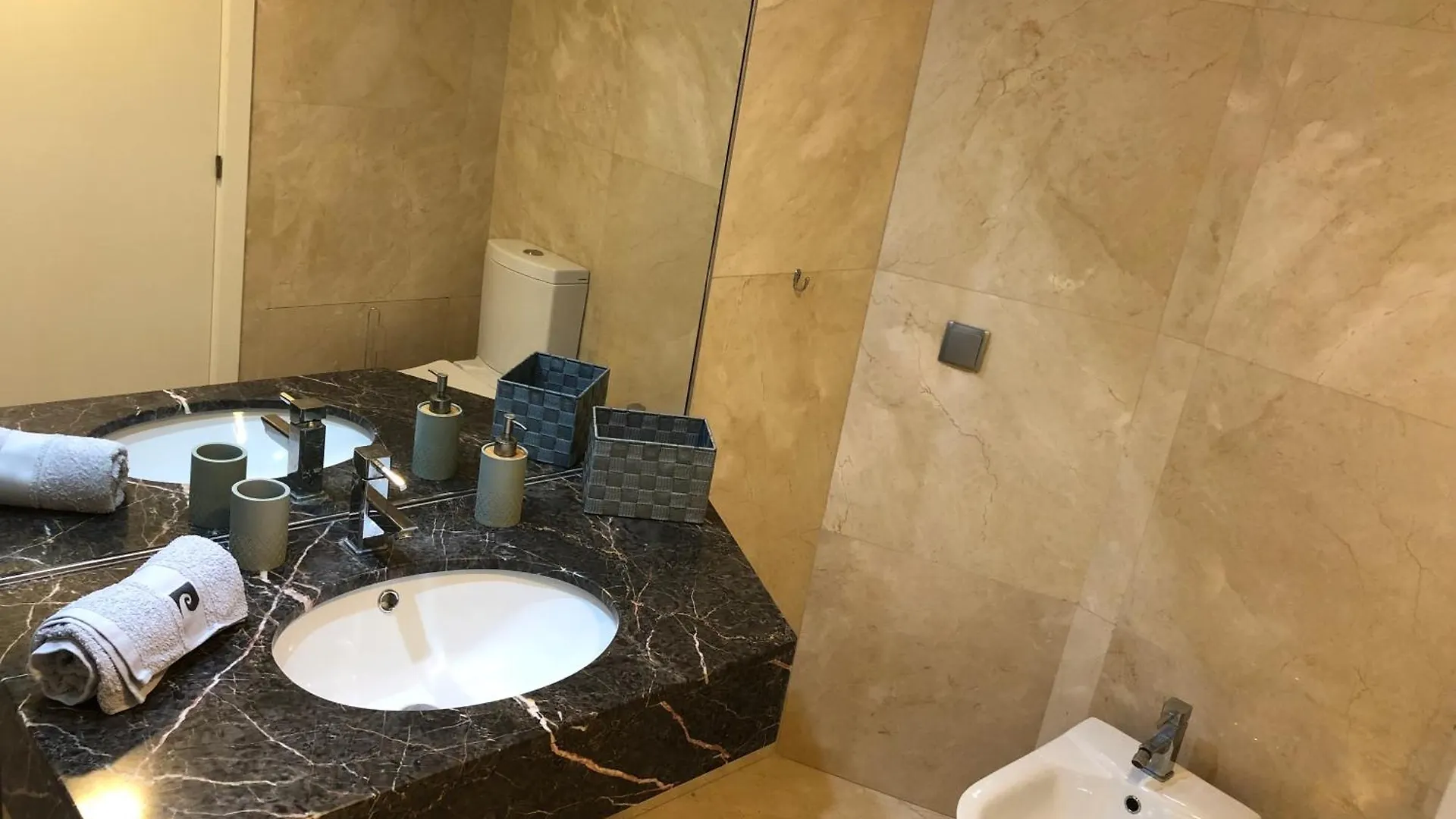 Forum Ocean View Apartment 푼샬 포르투갈