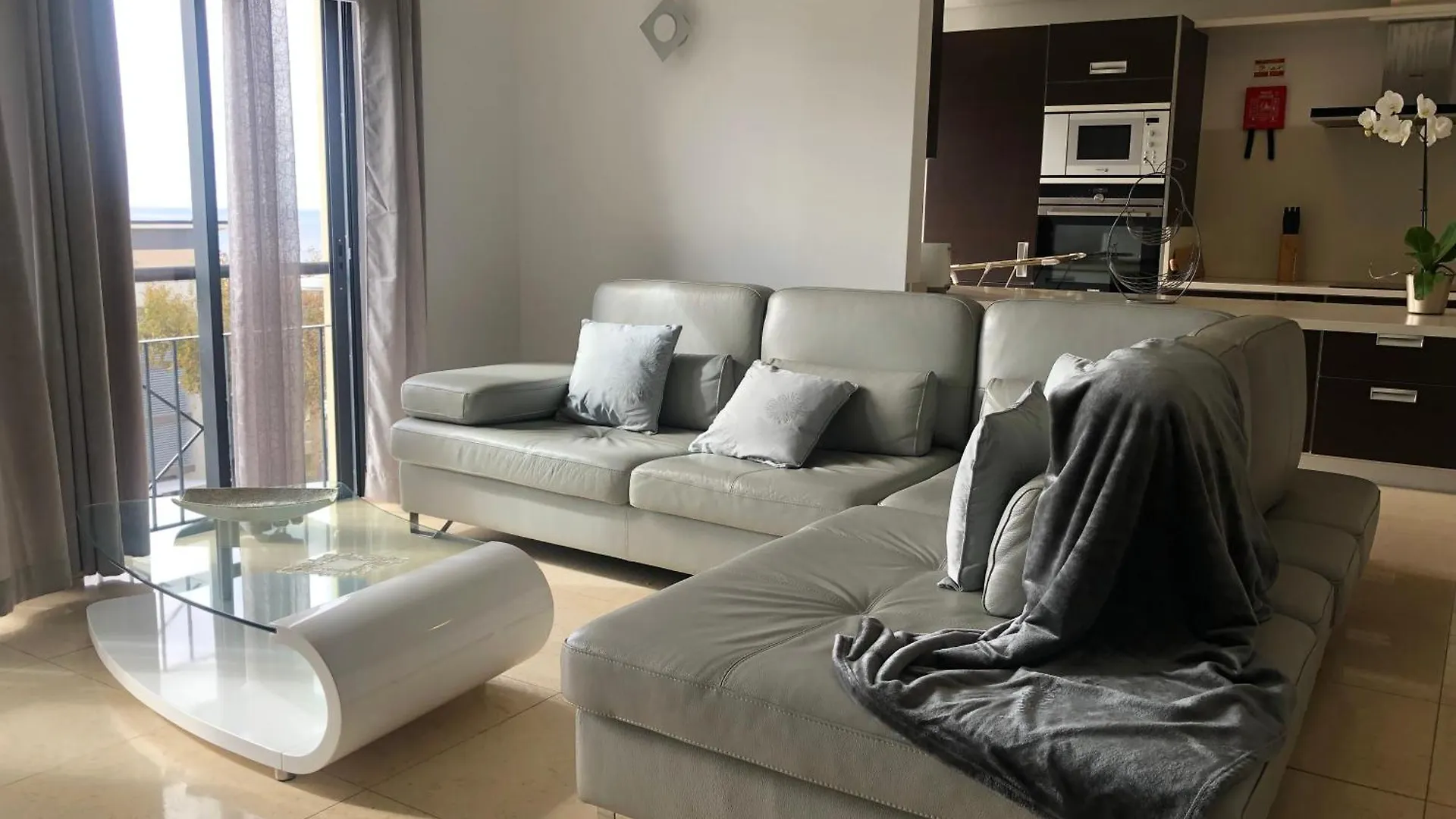 Forum Ocean View Apartment 푼샬