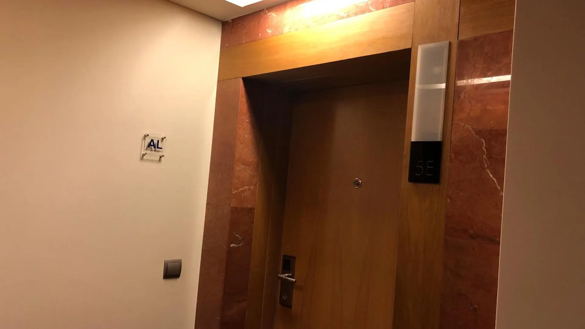 Forum Ocean View Apartment 푼샬