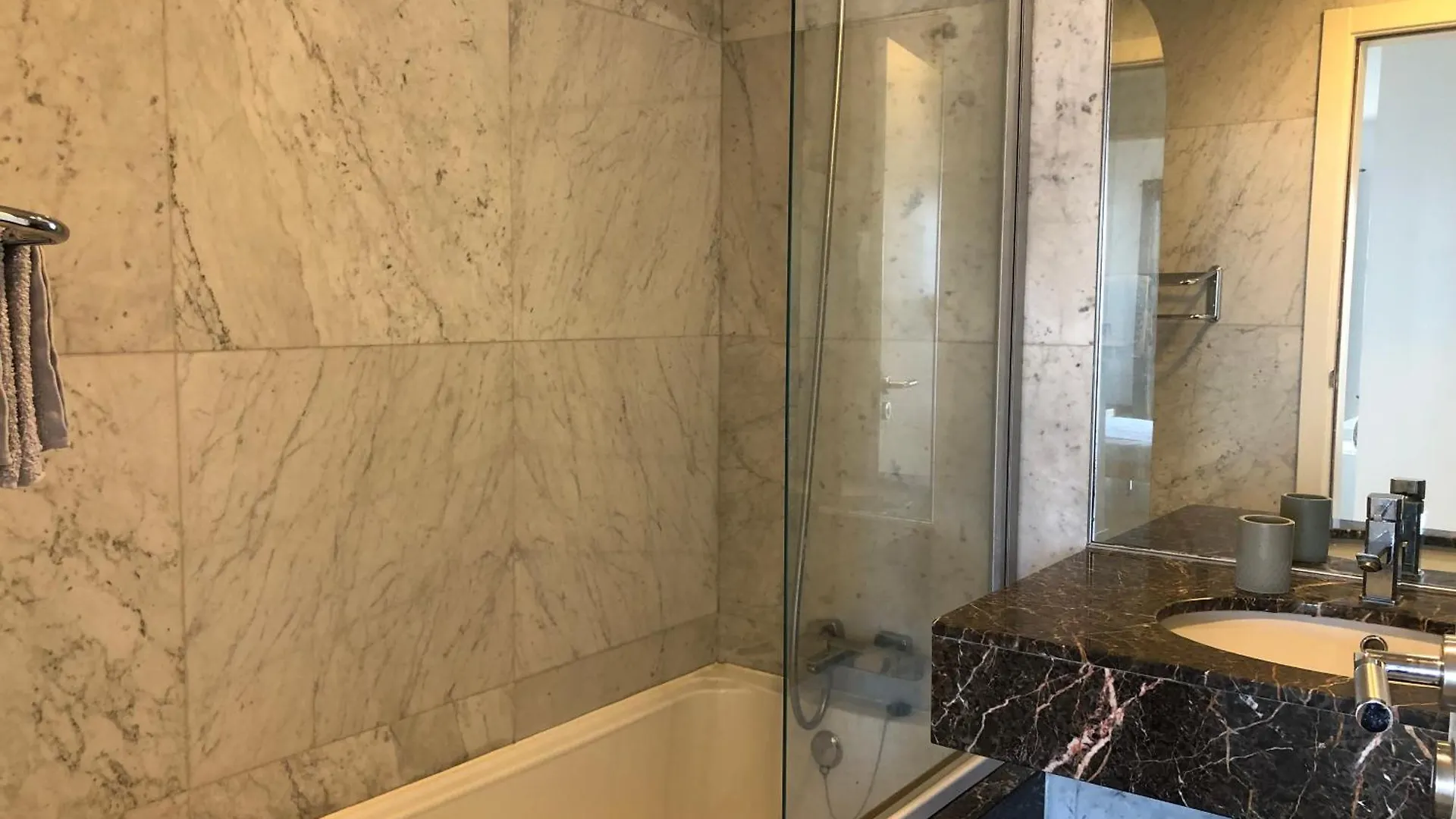Forum Ocean View Apartment 푼샬