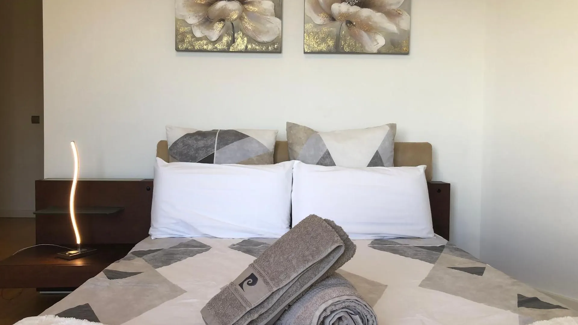 Forum Ocean View Apartment 푼샬