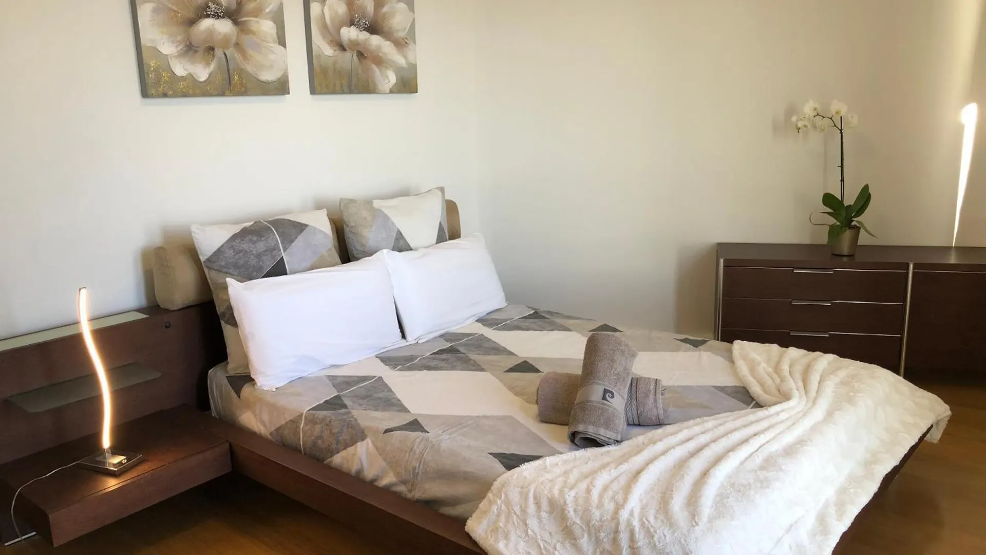 Forum Ocean View Apartment 푼샬 0*,  포르투갈