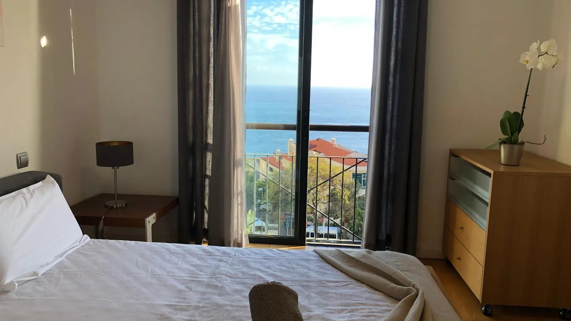 Forum Ocean View Apartment 푼샬 포르투갈