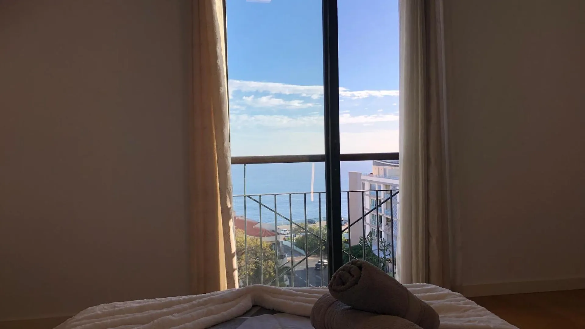 Forum Ocean View Apartment 푼샬 0*,  포르투갈